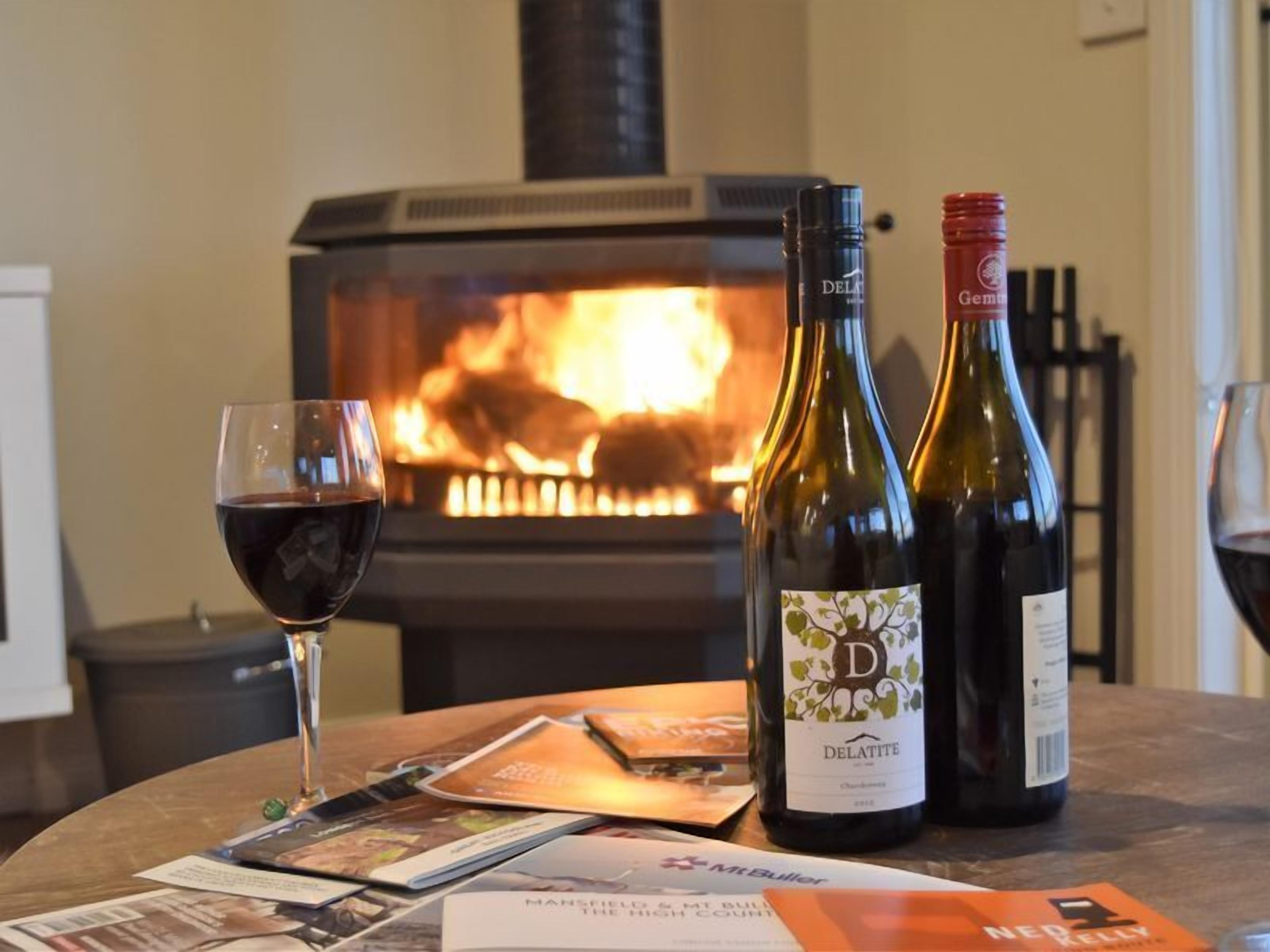 WILD DOG RISE - sleeps 16 -base MT BULLER  Perfect ski Getaway - local discounts