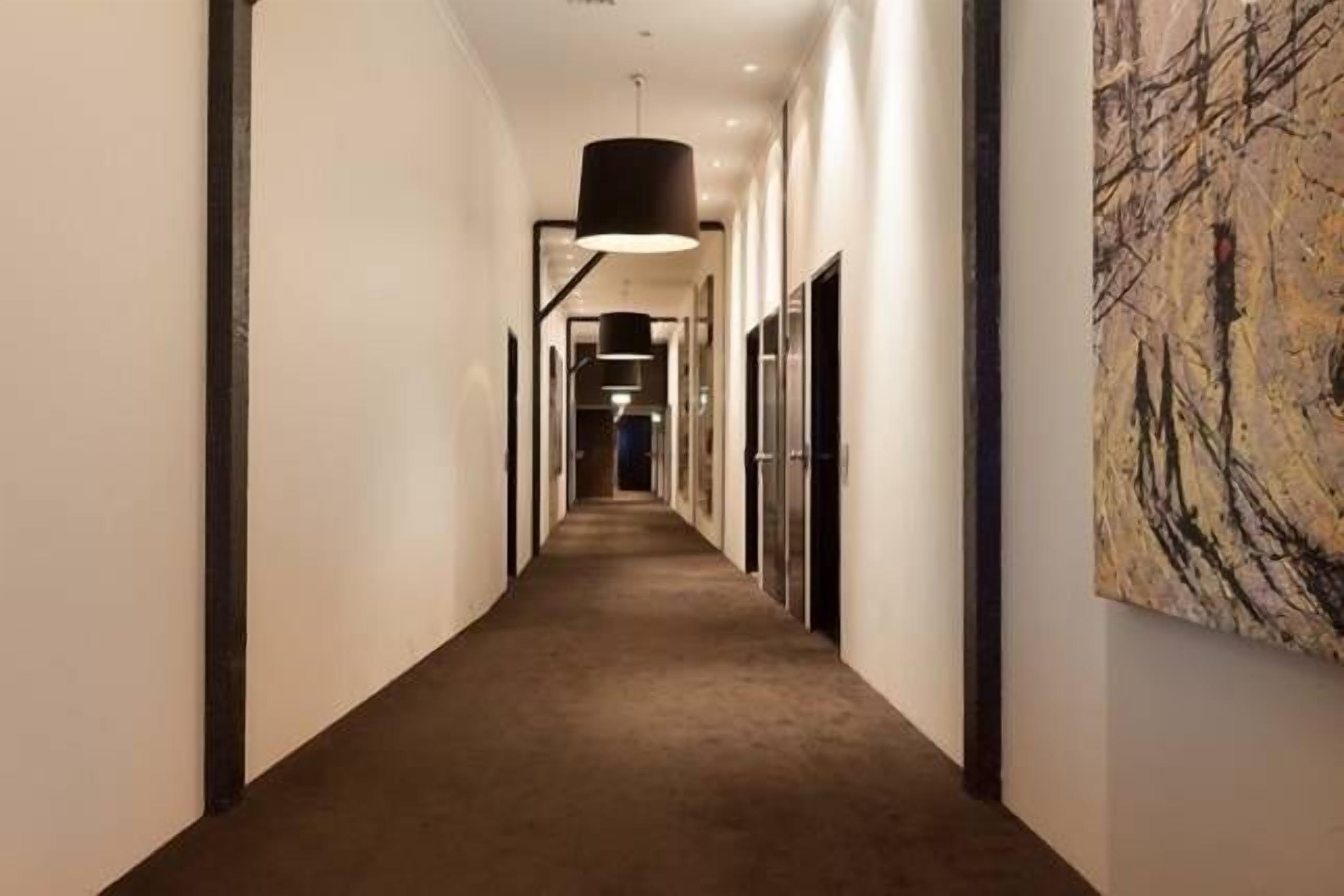 Designer Warehouse Apartment City Fringe — image 23