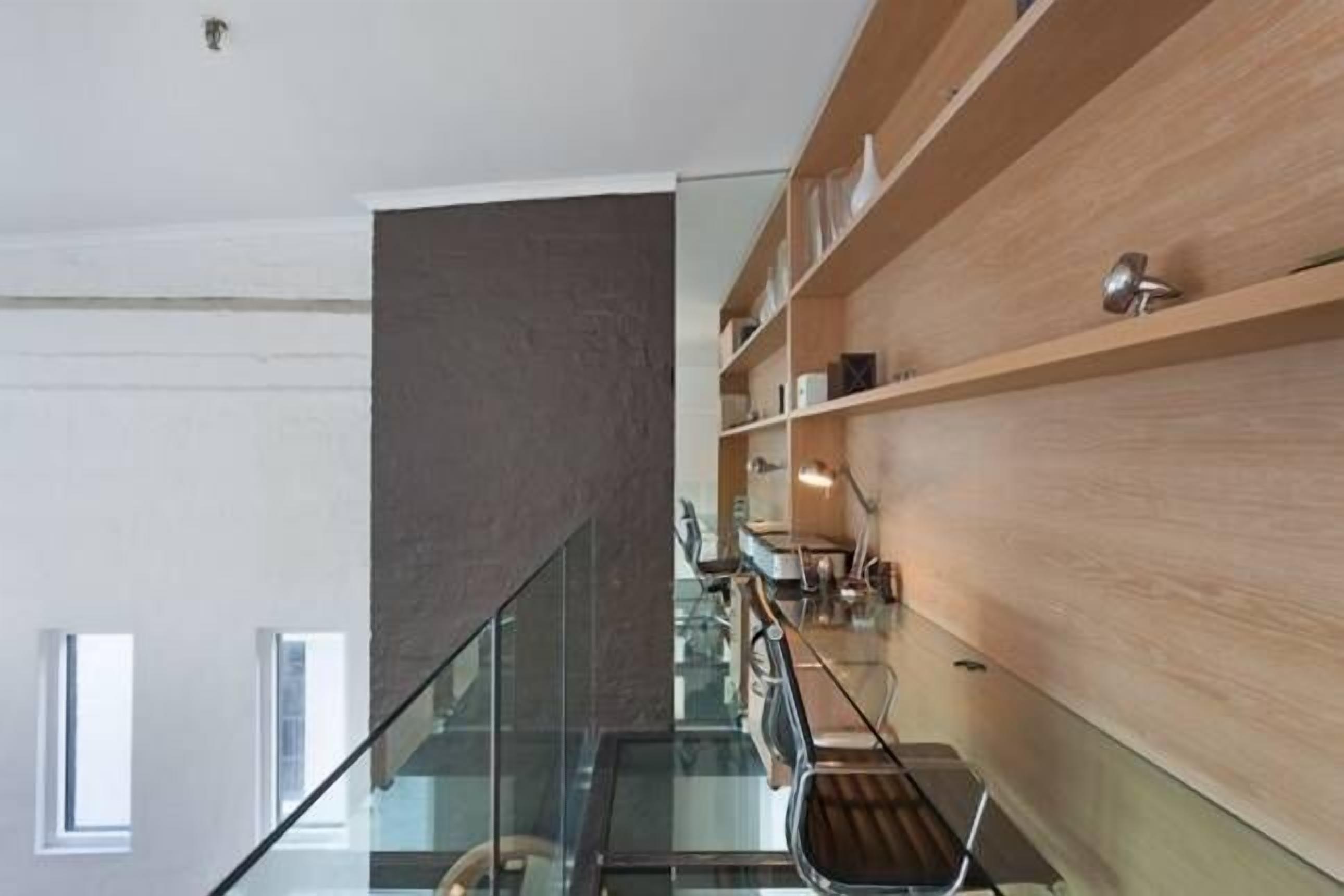 Designer Warehouse Apartment City Fringe — image 16