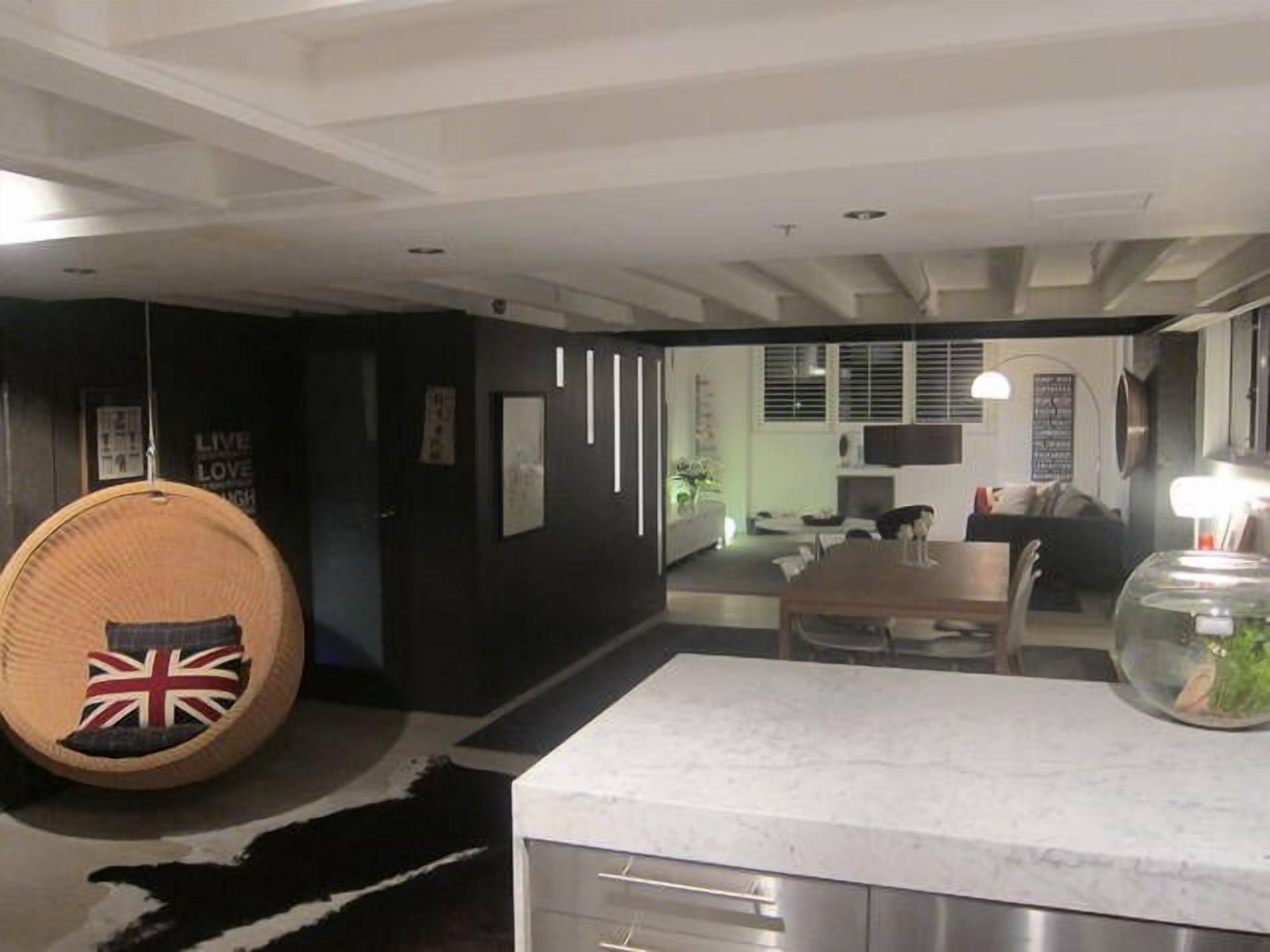 Designer Warehouse Apartment City Fringe — image 3