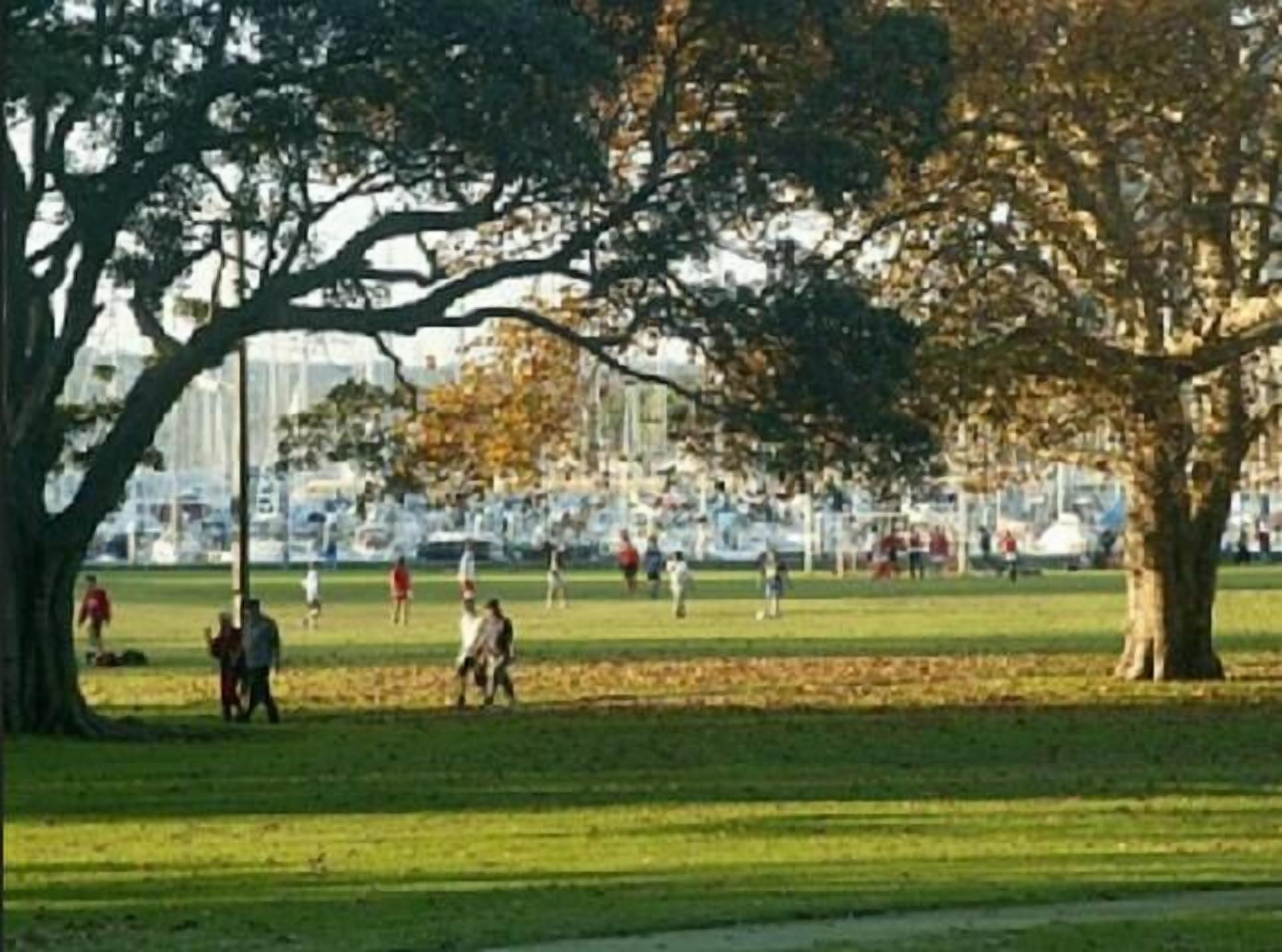 Designer Warehouse Apartment City Fringe — image 21