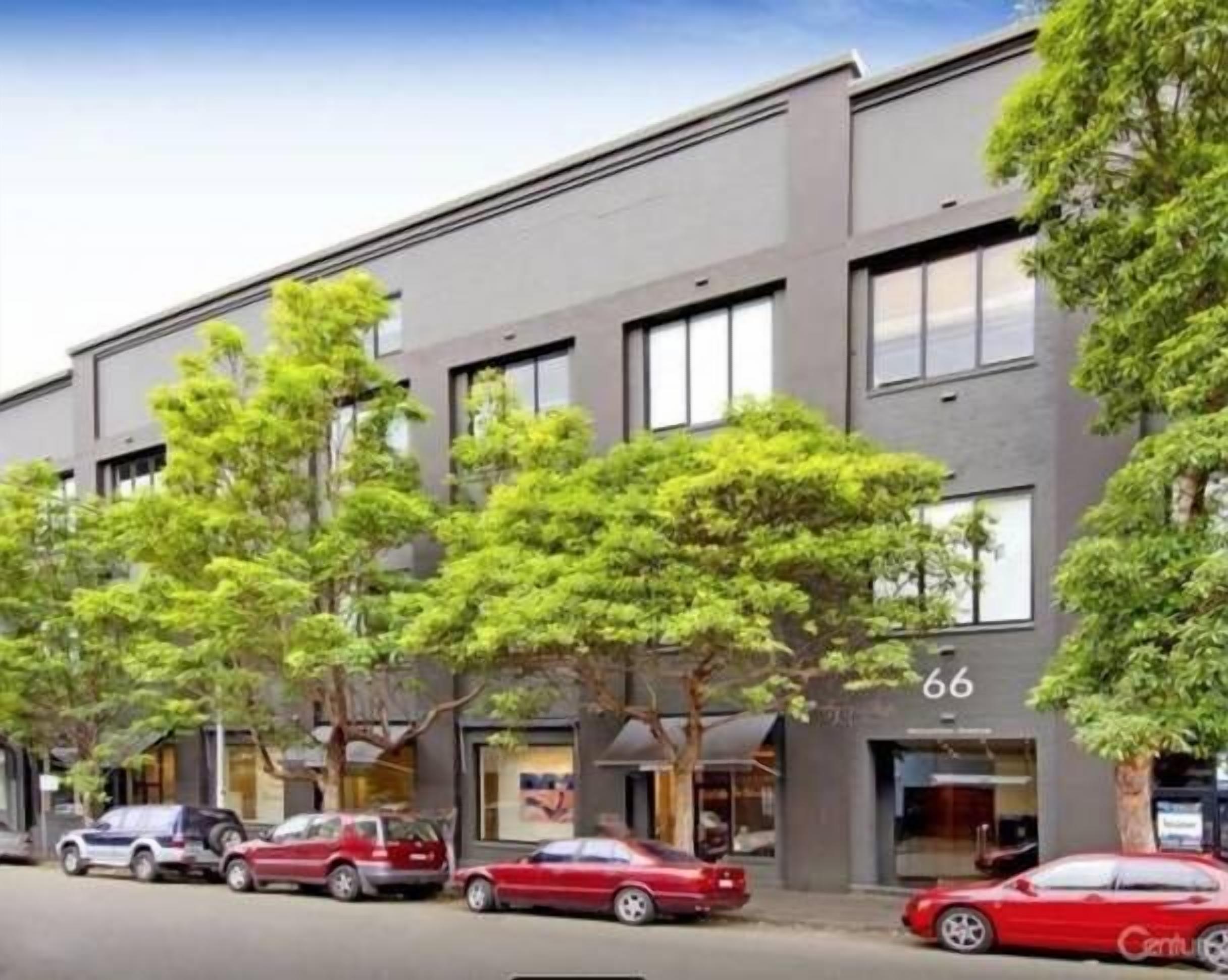 Designer Warehouse Apartment City Fringe — image 20