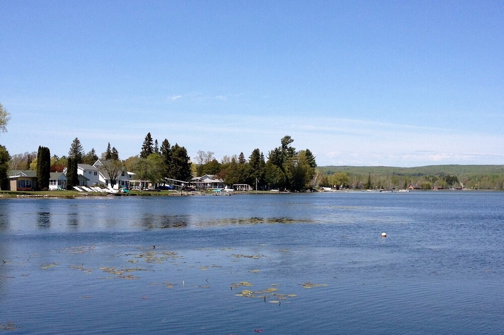 Newly remodeled Coach House on Crooked Lake with new dock