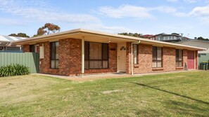 Exterior - Pet Friendly in Port Elliot (Port Elliot)