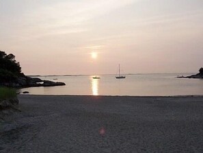 In Strandnähe, Liegestühle, Strandtücher