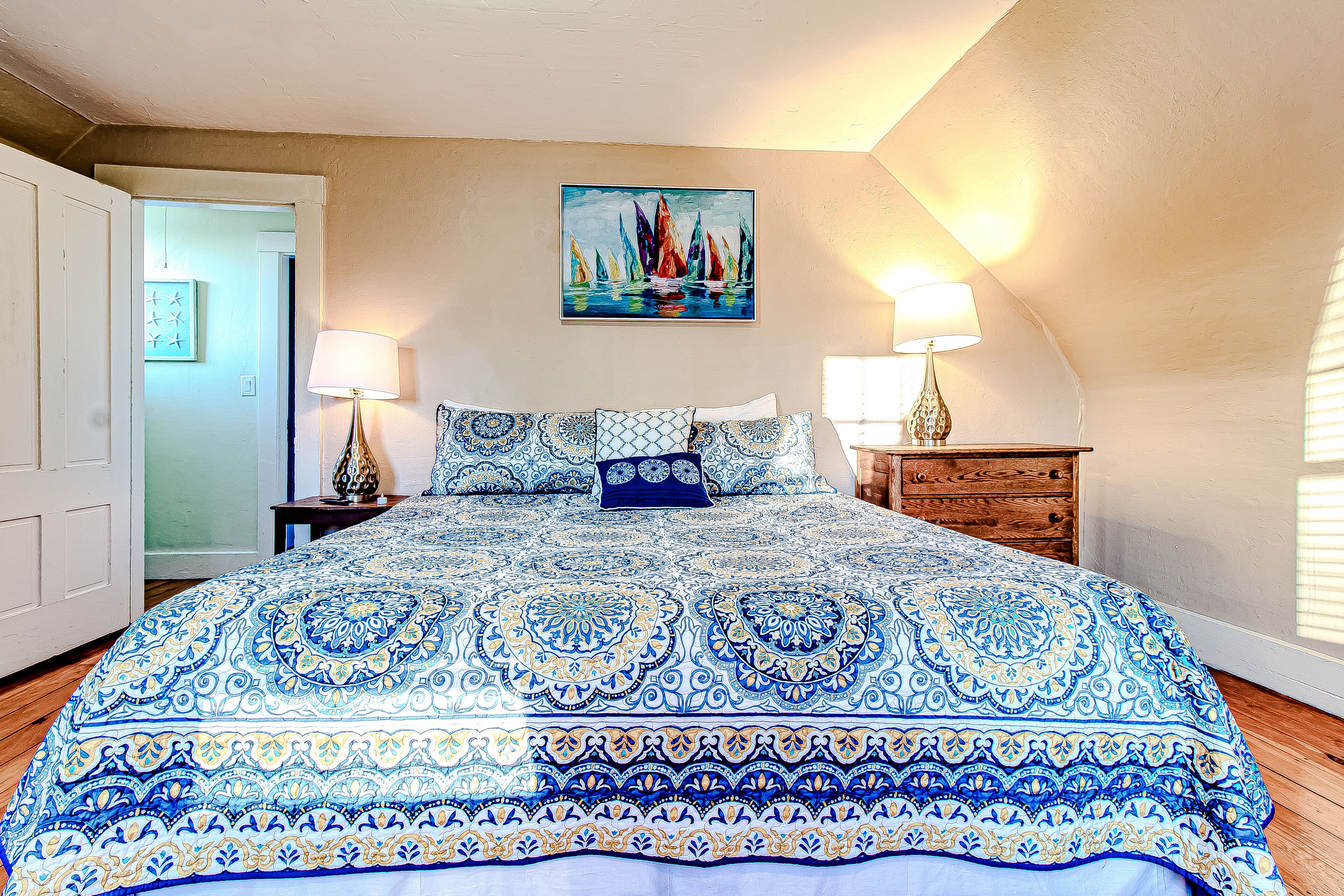 3 bedrooms, desk, iron/ironing board, free WiFi