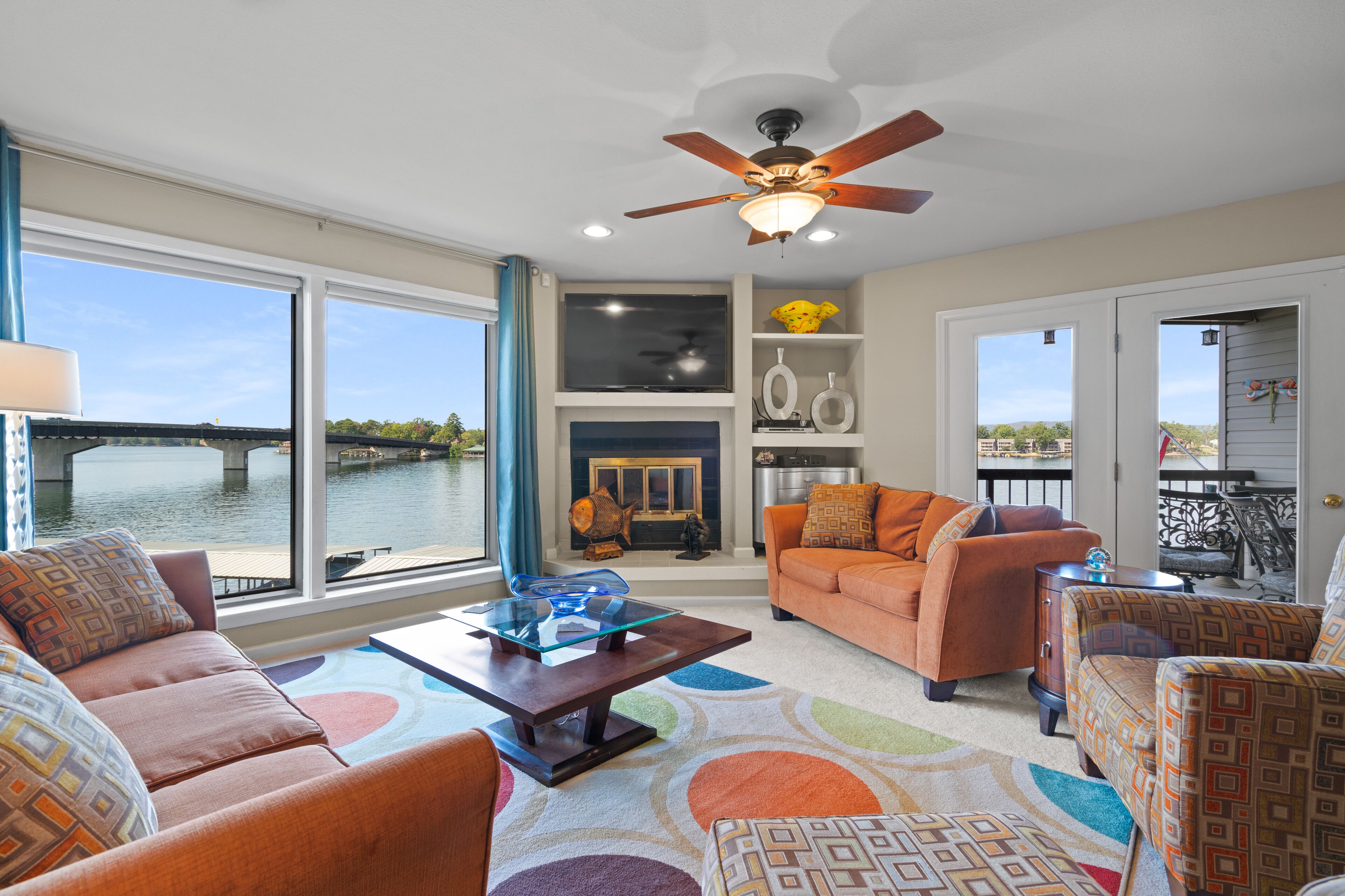 Lake Hamilton 3 Bedrooms 2 Bathrooms Gated Lakefront Condo