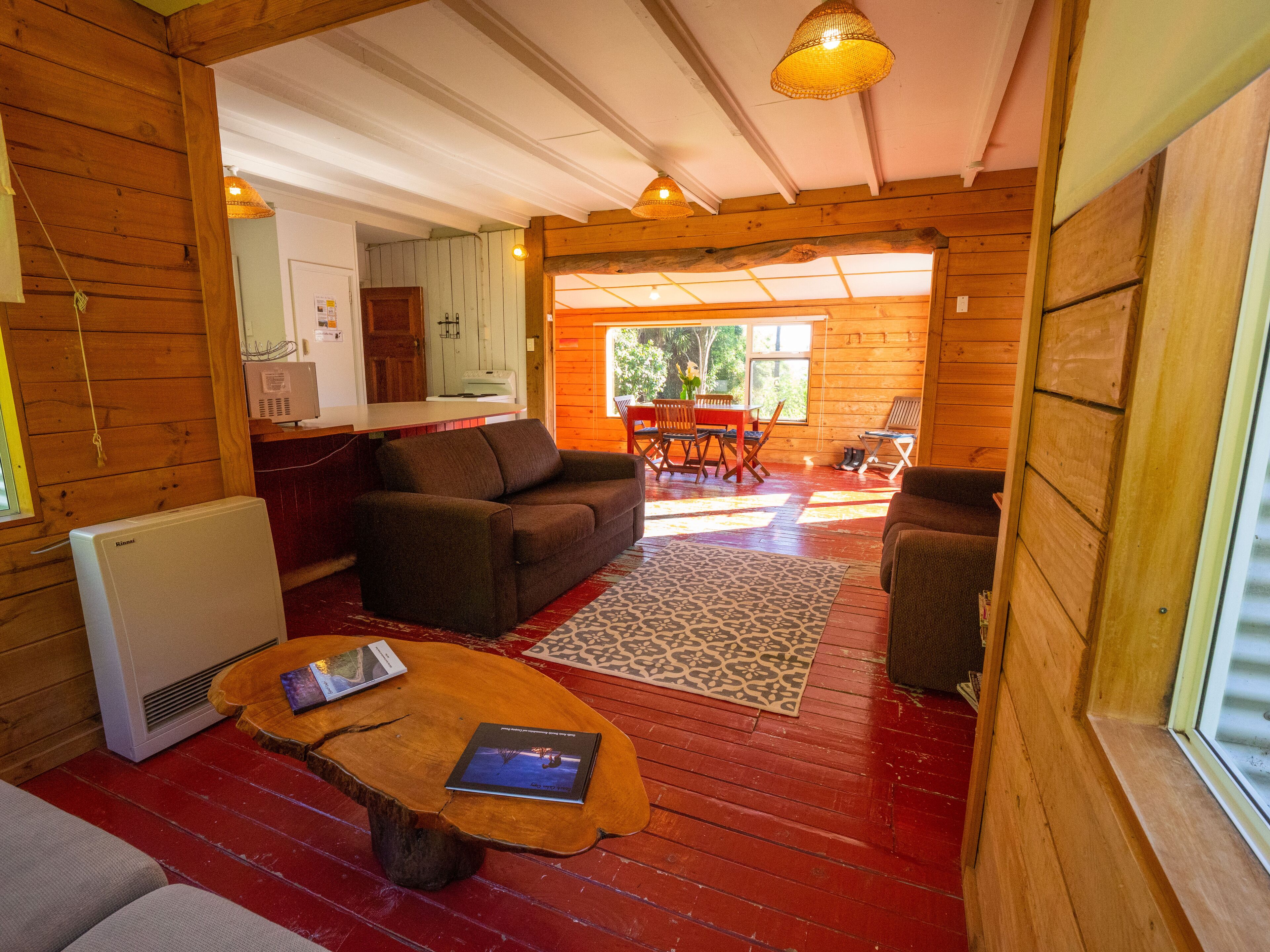 Televisión, reproductor de DVD y estéreo 