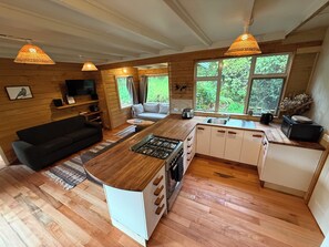 ثلاجة، ميكروويف، فرن، موقد طهي مسطح