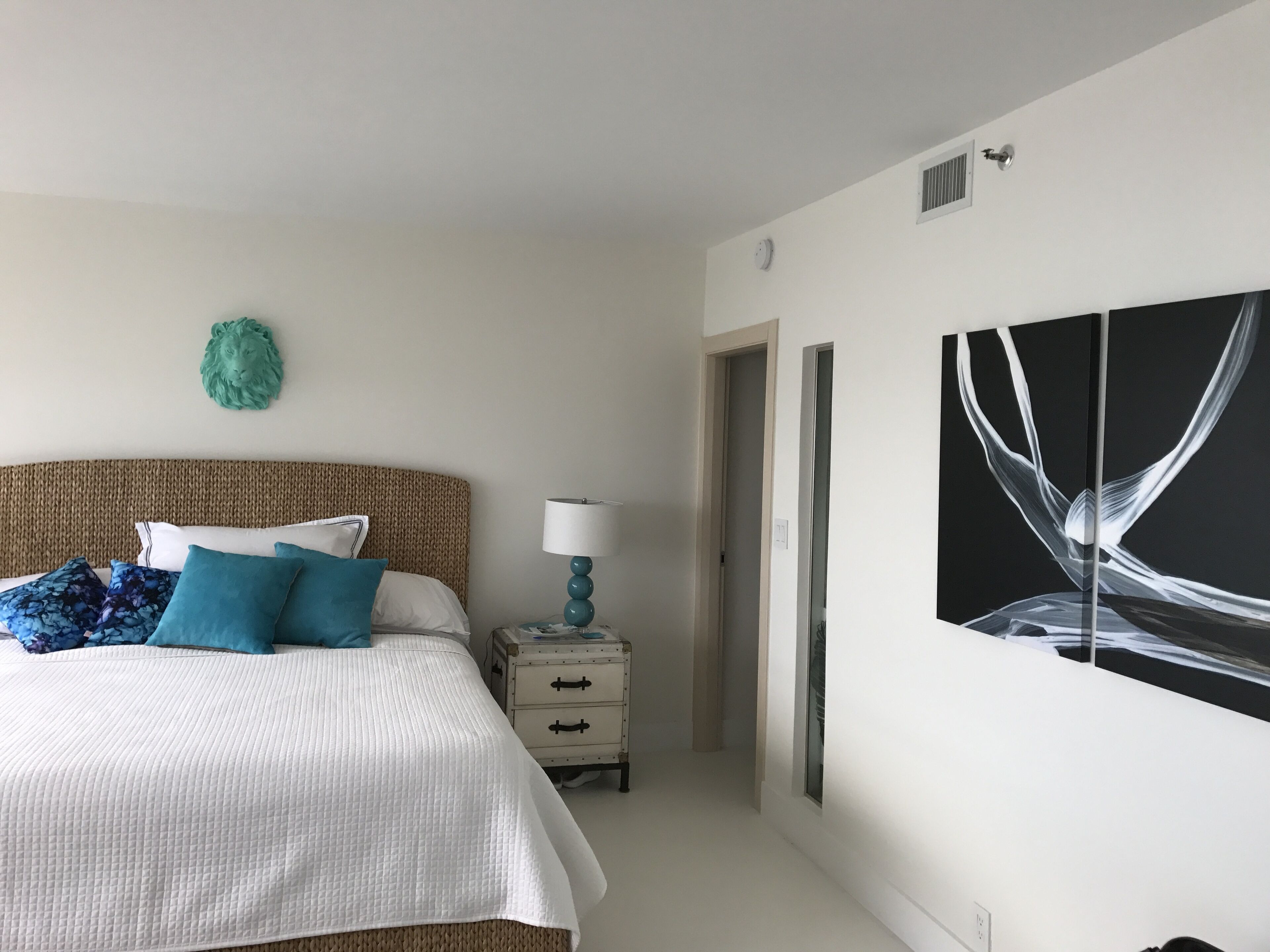 Miami Ocean & City View luxury modern condo, bright, spacious.