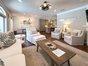 Smart-TV, Kamin, Netflix, Bücher