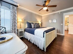 4 habitaciones, tabla de planchar con plancha y cuna de viaje 