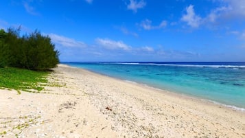 Ubicación cercana a la playa y toallas de playa