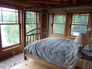 4 bedrooms, travel crib, free WiFi, bed sheets - Stunning timber frame lake house with boathouse, game room. Sleeps 10. (Tupper Lake)