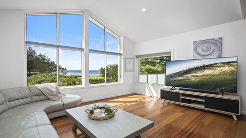 The View at North Avoca - Large and Roomy Family Beachfront House