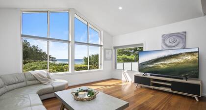 The View at North Avoca - Large and Roomy Family Beachfront House