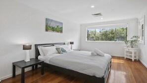4 Schlafzimmer, Bügeleisen/Bügelbrett, kostenloses WLAN, Bettwäsche