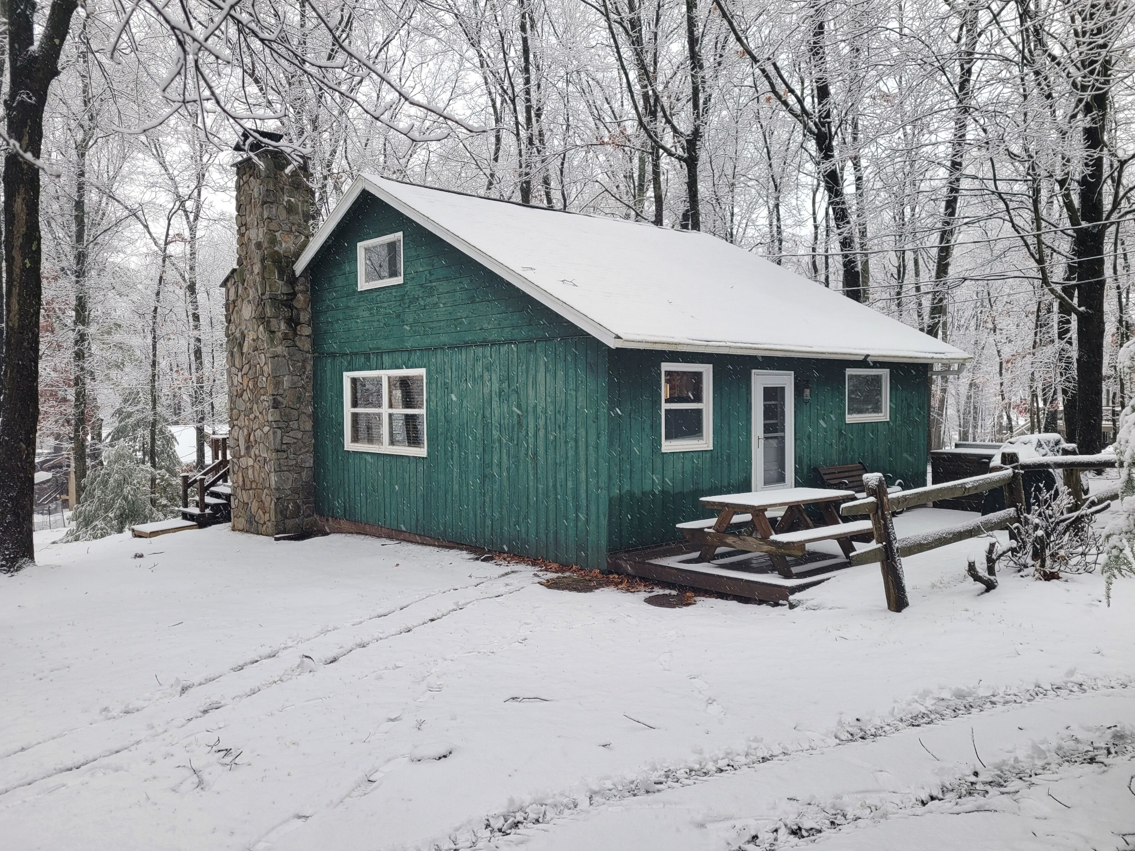 Rustic Cottage Getaway by Lake Wallenpaupack -  2 bedroms and Large Loft