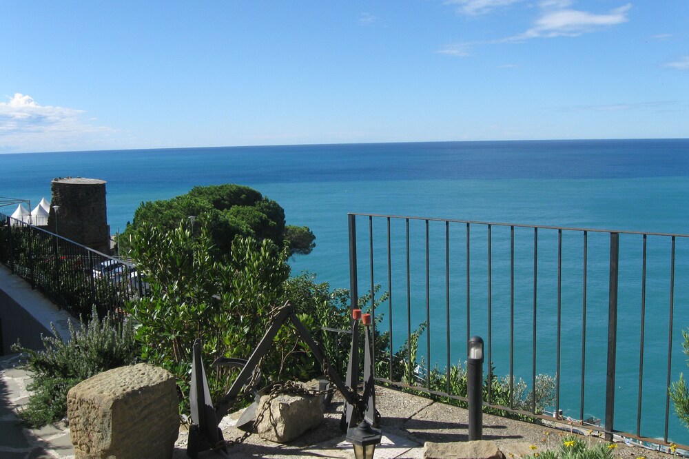 Tranquil Cinque Terre Villa with Spectacular Mediterranean Sea Views