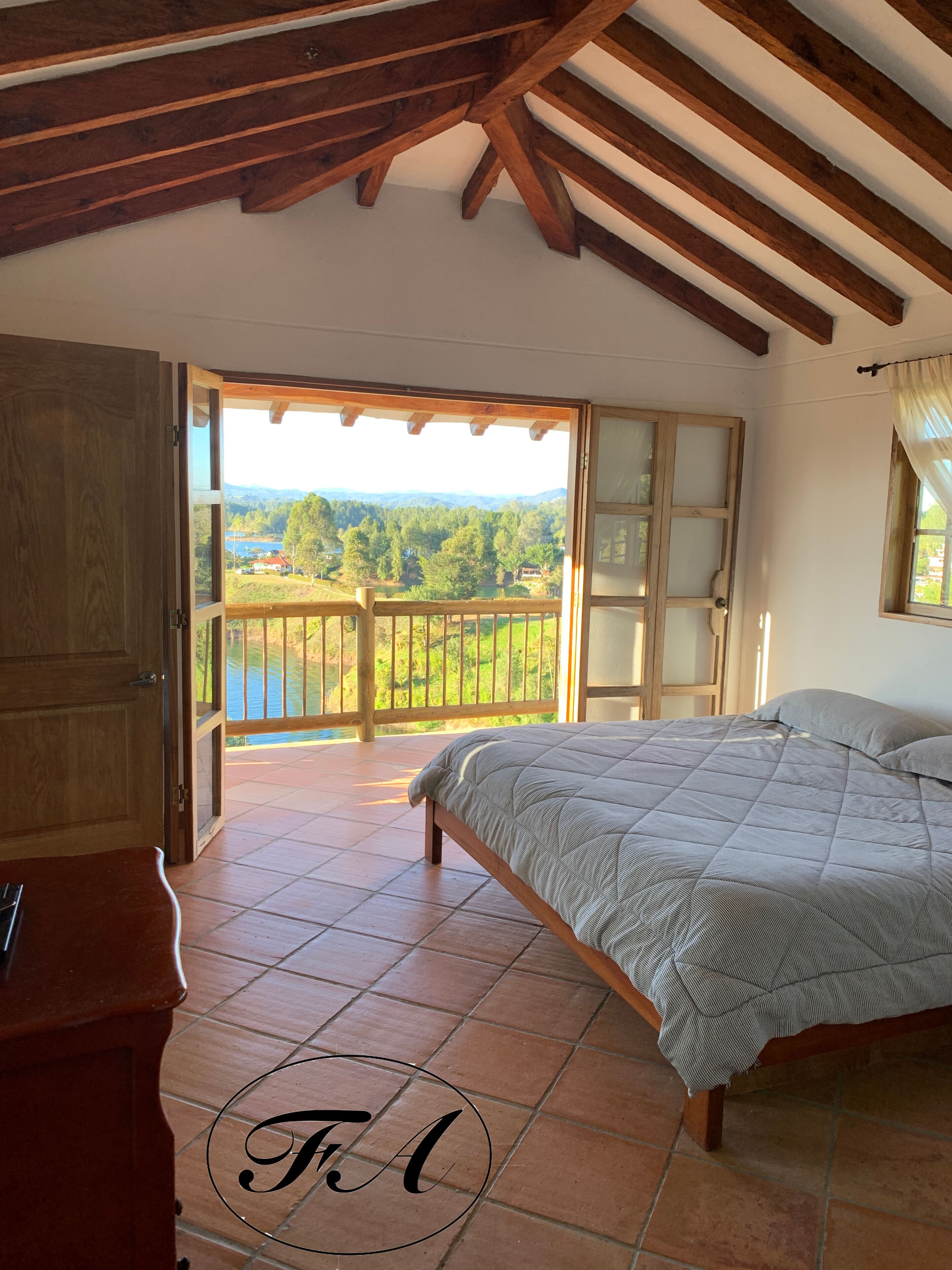 3 多间卧室、WiFi、床单