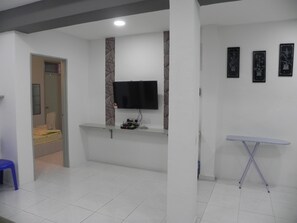 6 chambres, fer et planche Ă repasser