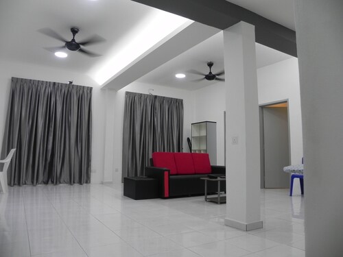 Seri Bayan Stay99 (max 11 pax)