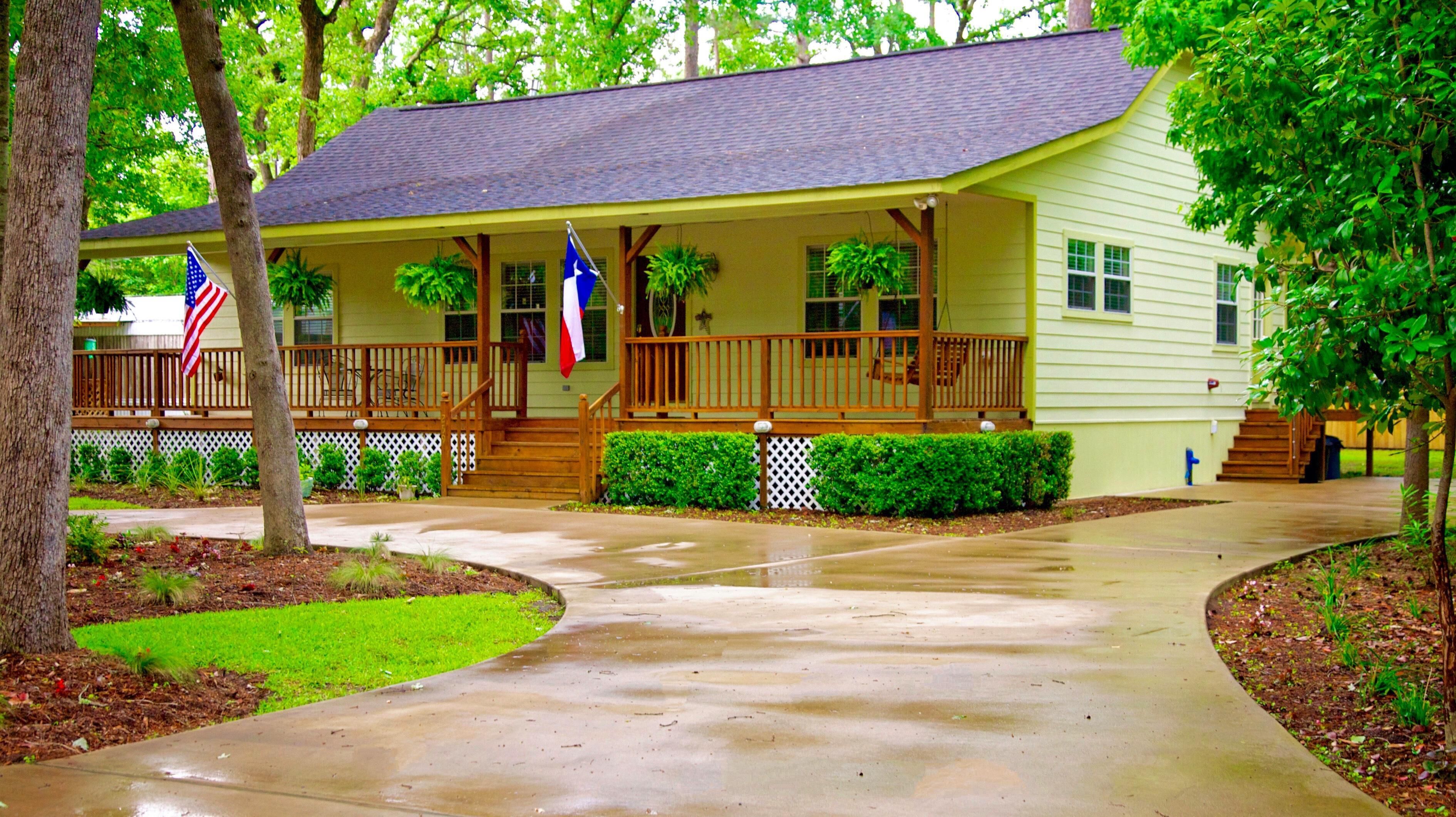 "The Gregory", Kayaks, Dock, Decks and a huge front porch