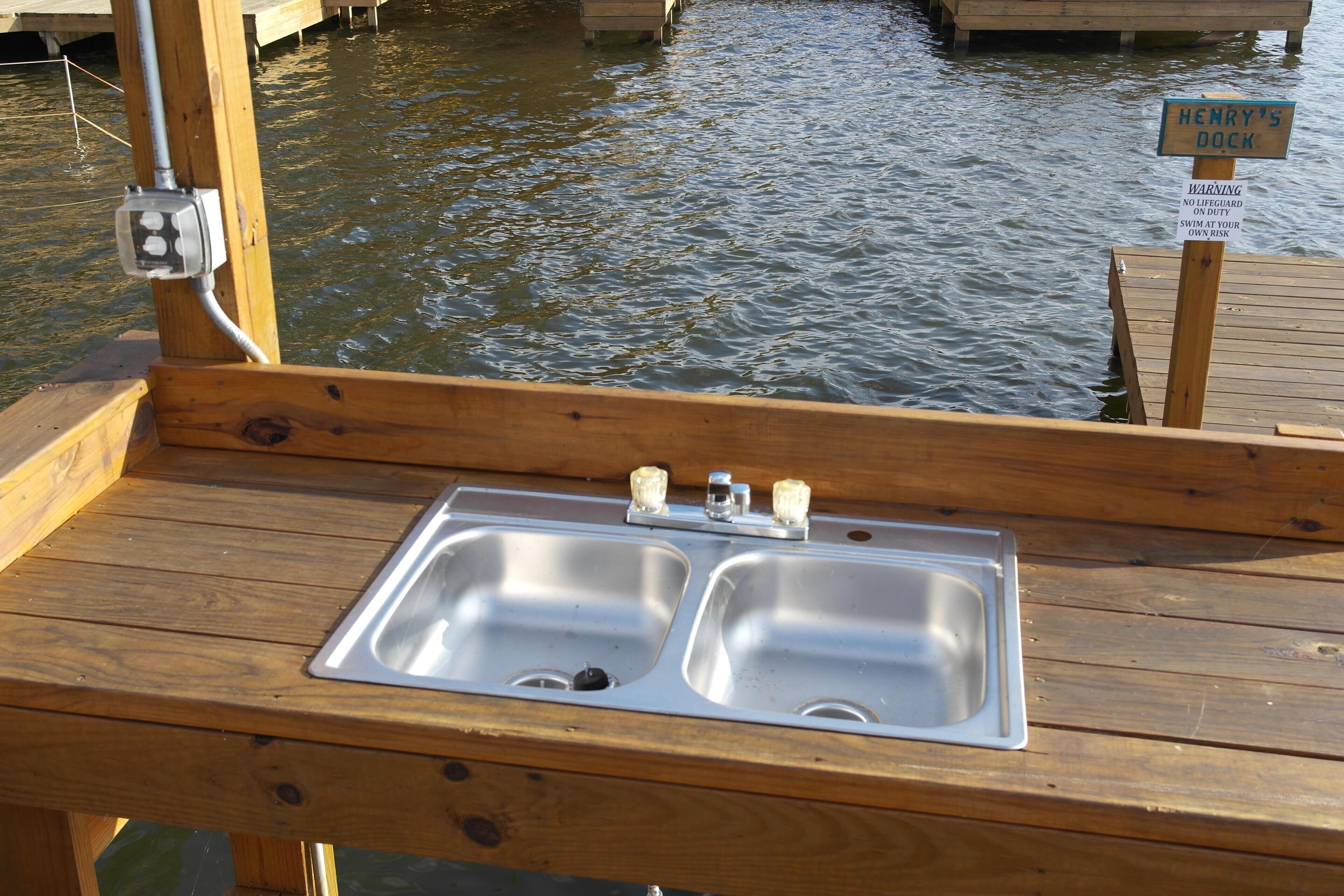 "The Gregory", Kayaks, Dock, Decks and a huge front porch