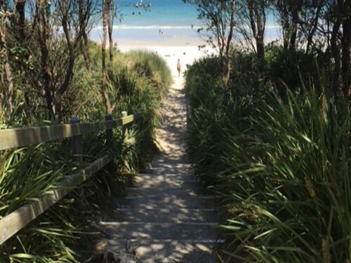 So close to the boat ramp and beach for boating enthusiasts and beach goers!!


