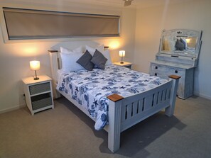 5 bedrooms, in-room safe, desk, iron/ironing board