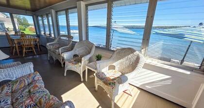 Private Level Beachfront, Fenced Yard, Boat Dock,Kayaks,CentralAir, Great Views!