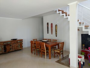 Dining - Spacious, airy house on Lagoinha beach, Ubatuba. 160 meters from the beach (Lagoinha)