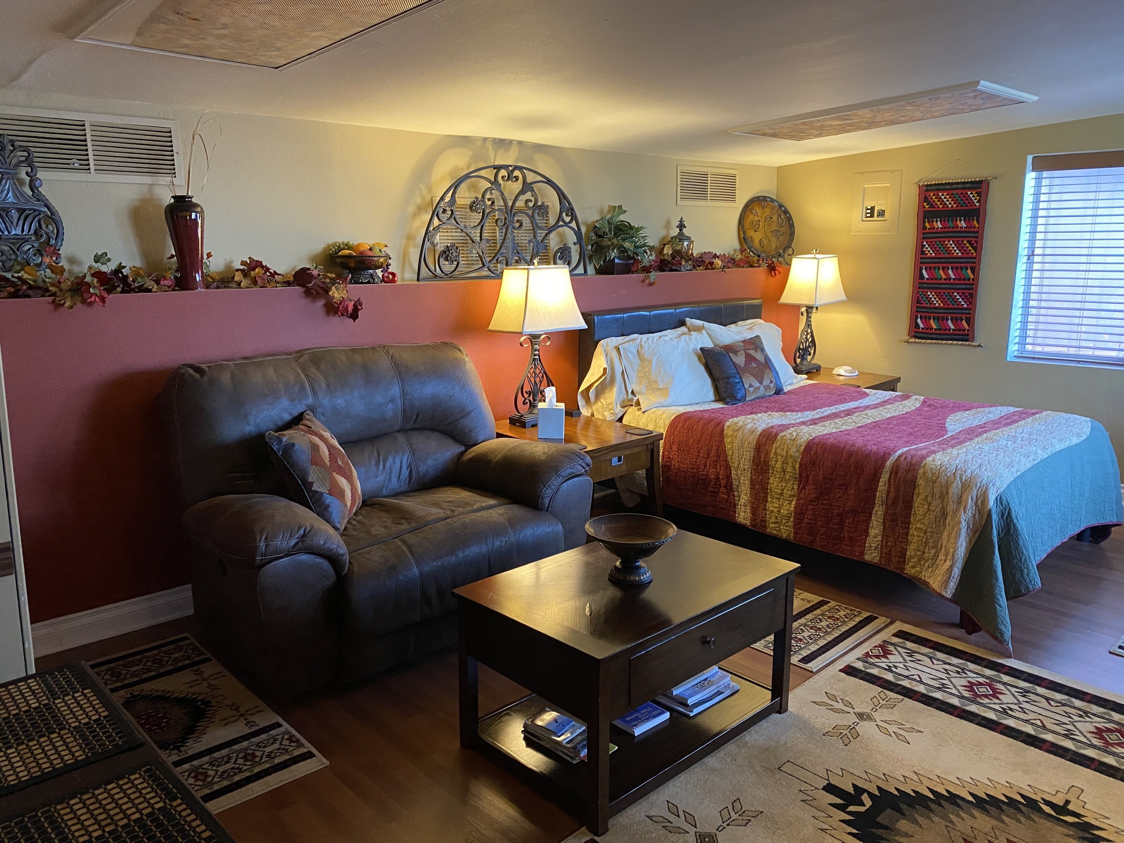 COZY CASITA, huge, private backyard (no other users) w/pool, jacuzzi & firepit