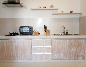 Frigorífic, microones, forn i placa de cuina