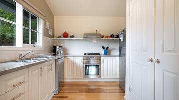 Fridge, oven, dishwasher, coffee/tea maker