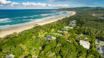 Beach nearby, sun-loungers, beach towels