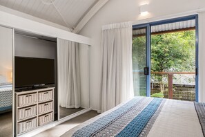 1 bedroom, iron/ironing board, travel cot, free WiFi