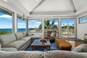 TV connectée, lecteur de DVD, livres, médiathèque