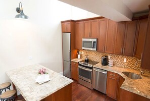 Coffee/tea maker - 2 Bedrooms w/Loft  and  En-Suite Baths, Walk to Harbor (Newport)