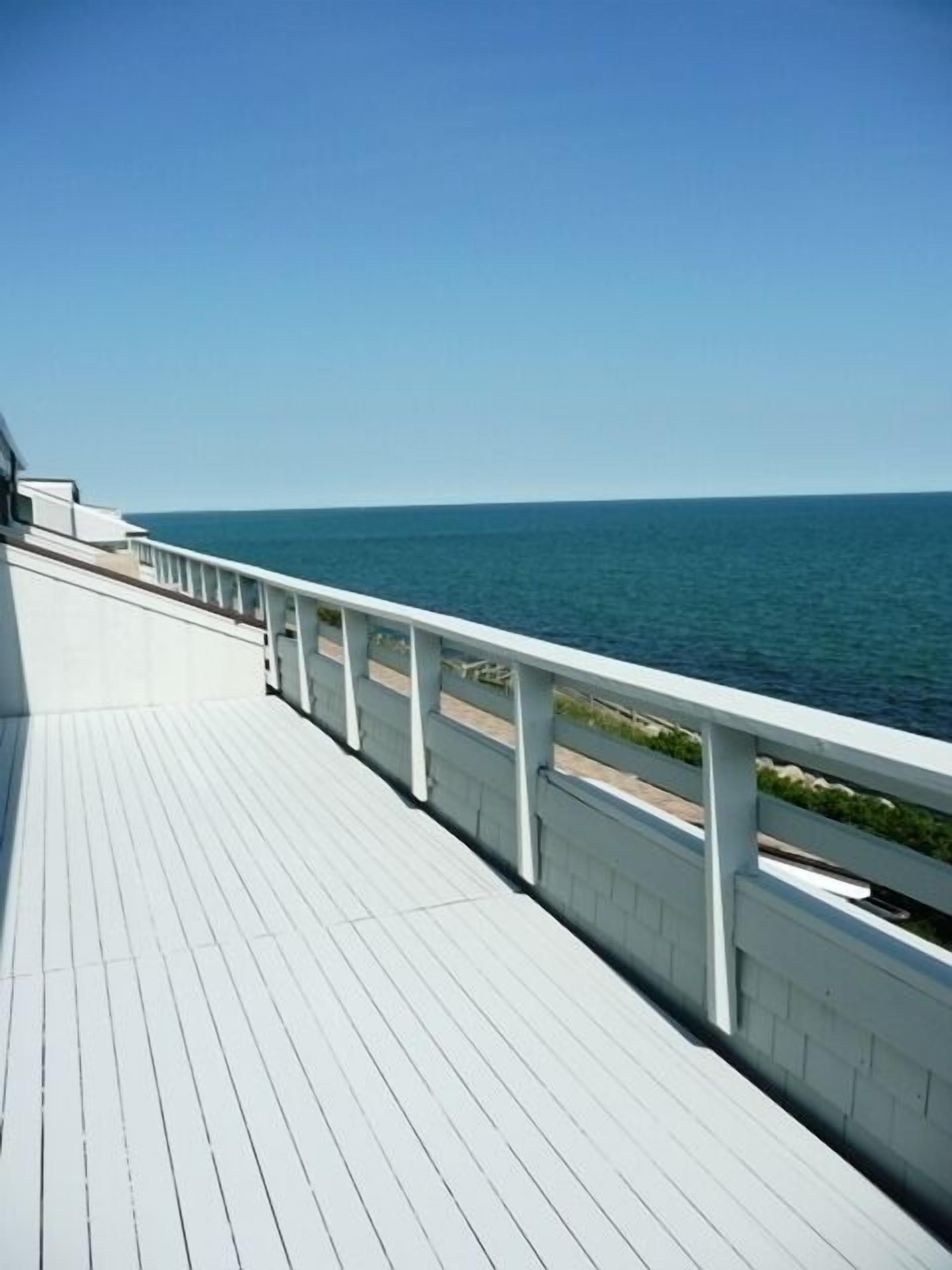 BEAUTIFUL OCEANFRONT CONDO