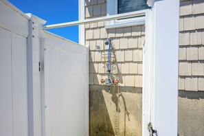 Property grounds - Cozy Duplex Retreat Close to Beaches! (1814) (West Dennis)