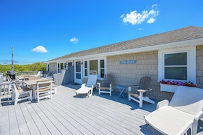 Outdoor dining - Cozy Duplex Retreat Close to Beaches! (1814) (West Dennis)