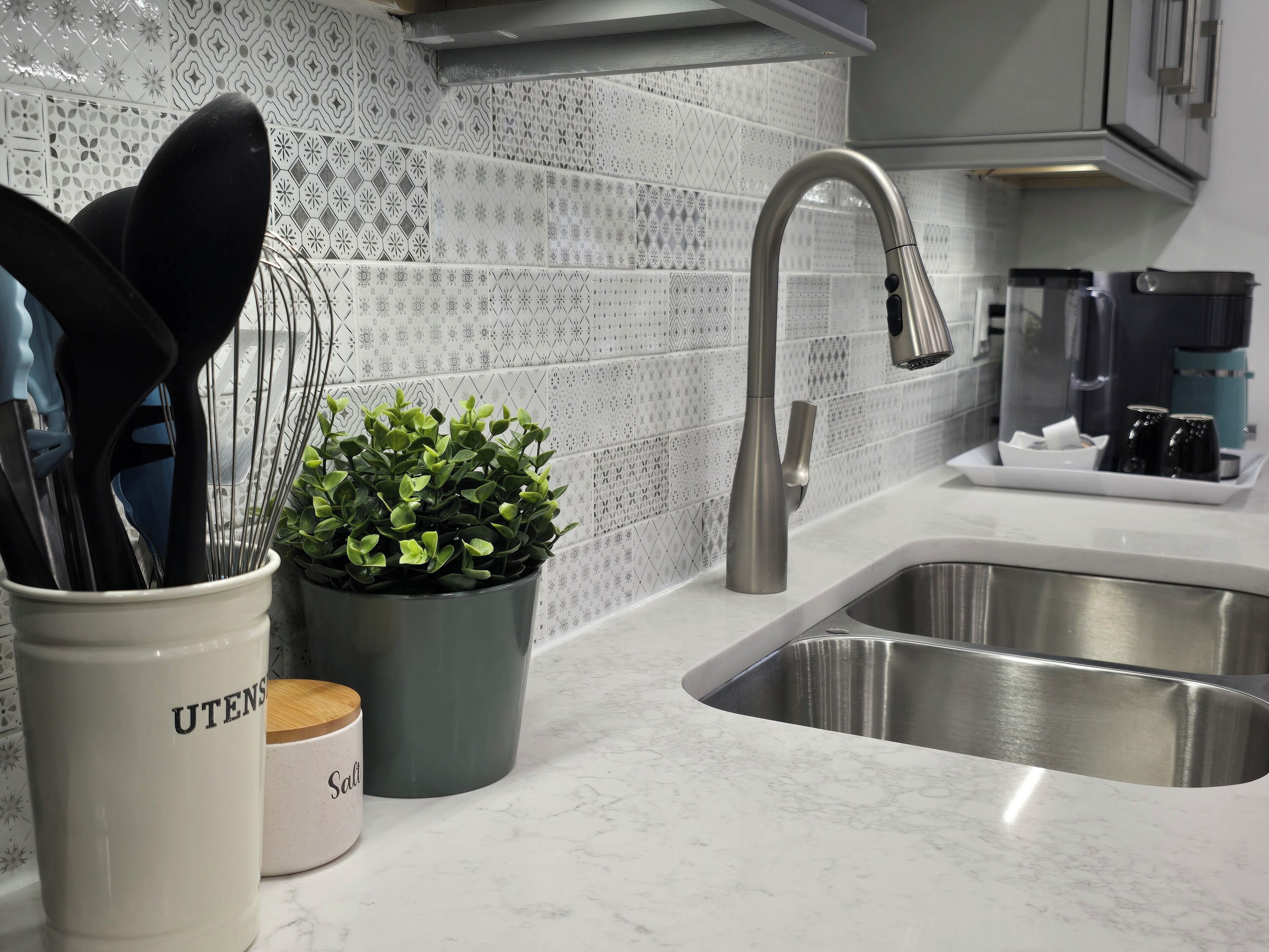 冰箱、微波炉、烤箱、炉灶