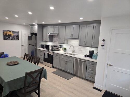 Best Location In Niagara - 5 Min Walk To The Falls