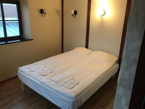 5 soverom, safe på rommet, strykejern/-brett og wi-fi (inkludert)