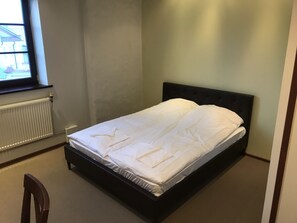 5 bedrooms, in-room safe, free WiFi