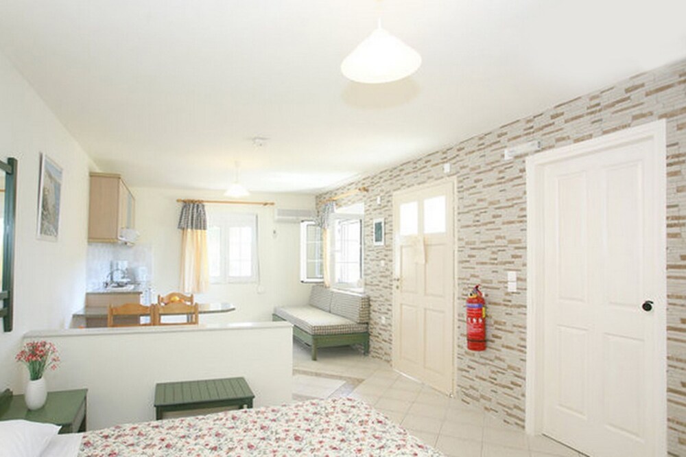 DELIGHTFUL STUDIO NEAR SANDY BEACH