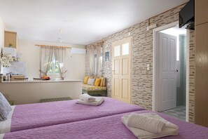 In-room safe, iron/ironing board, WiFi, bed sheets