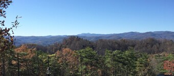 Romantic Leatherwood Mtn Log Home 19.3 acres /Panoramic View/Near Boone