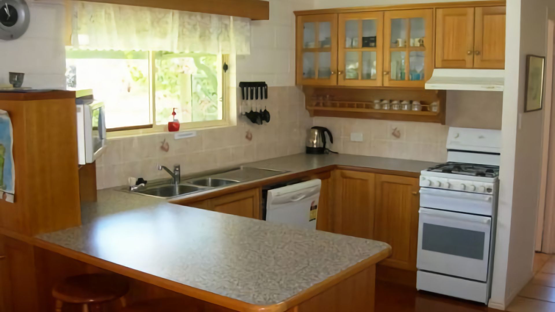Sand Piper Cottage - Rainbow Beach. Charming and Spacious Beach House - Quiet Location — image 7